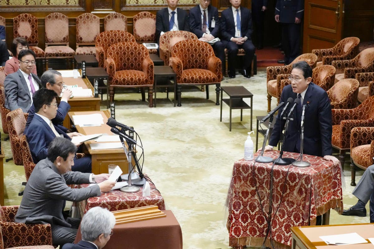 Лидерът на Япония, разкритикуван в парламента заради разрастващия се скандал за набиране на средства, връзка с Църквата за обединение