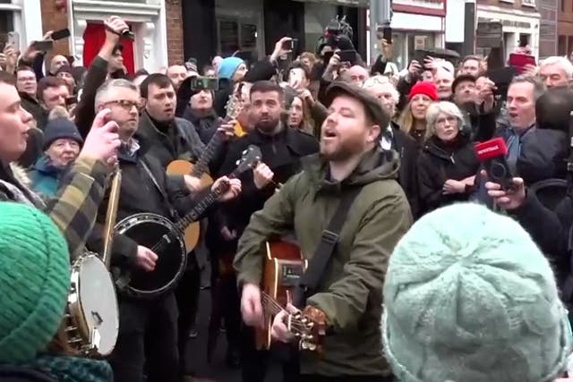 <p>Shane MacGowan funeral: Crowds sing Fairytale of New York as they line Dublin streets in tribute.</p>