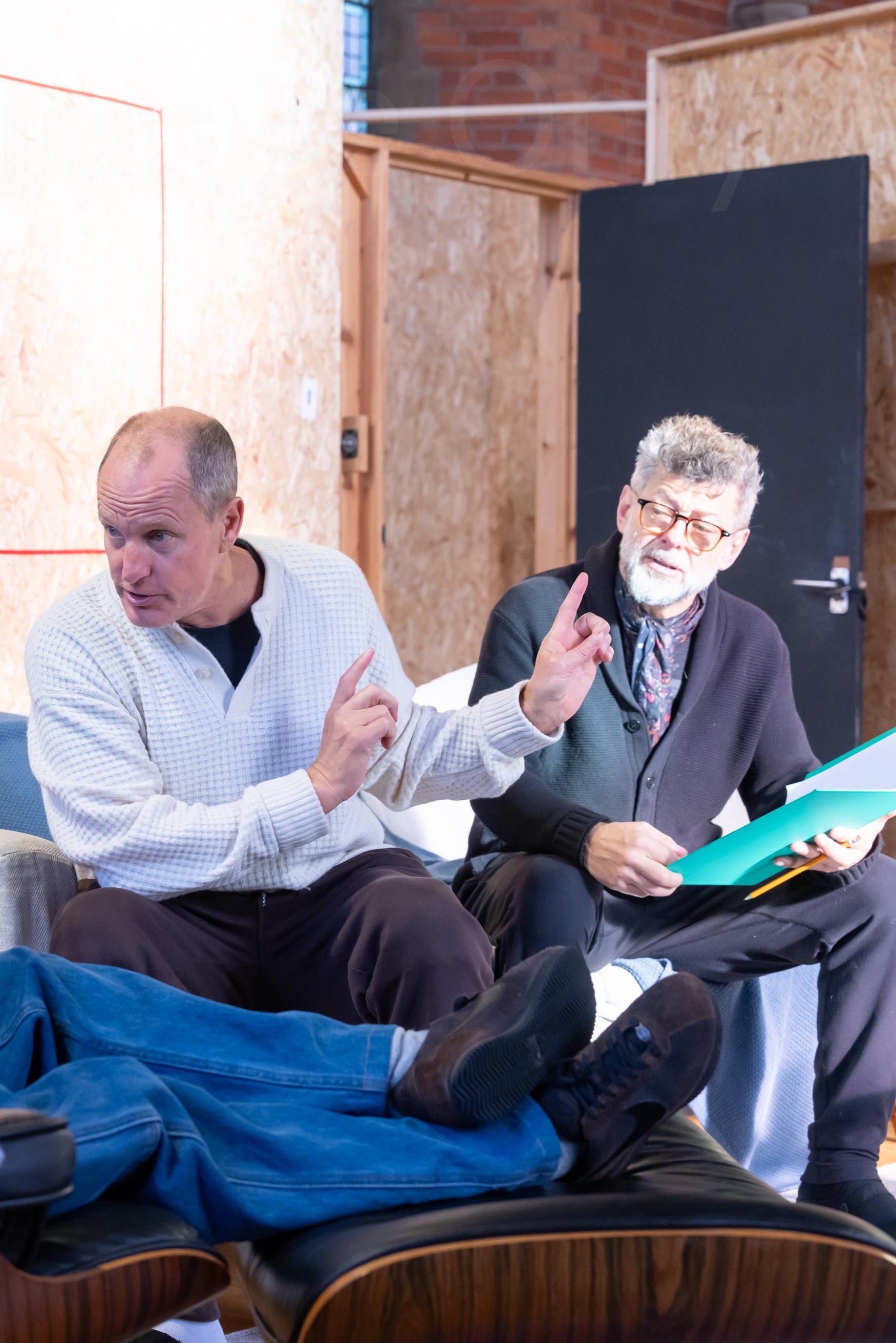 Harrelson and Serkis in rehearsals for ‘Ulster American’