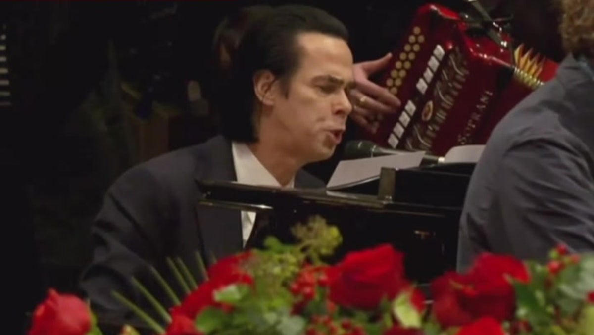Nick Cave performes The Pogues hit at Shane MacGowan’s funeral