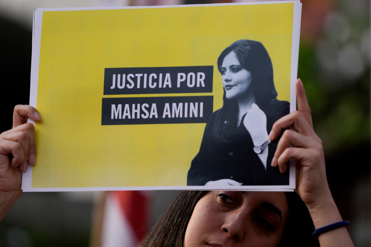 Иран забранява на семейството на Махса Амини да пътува, за да получи най-голямата награда на Европейския съюз за правата на човека