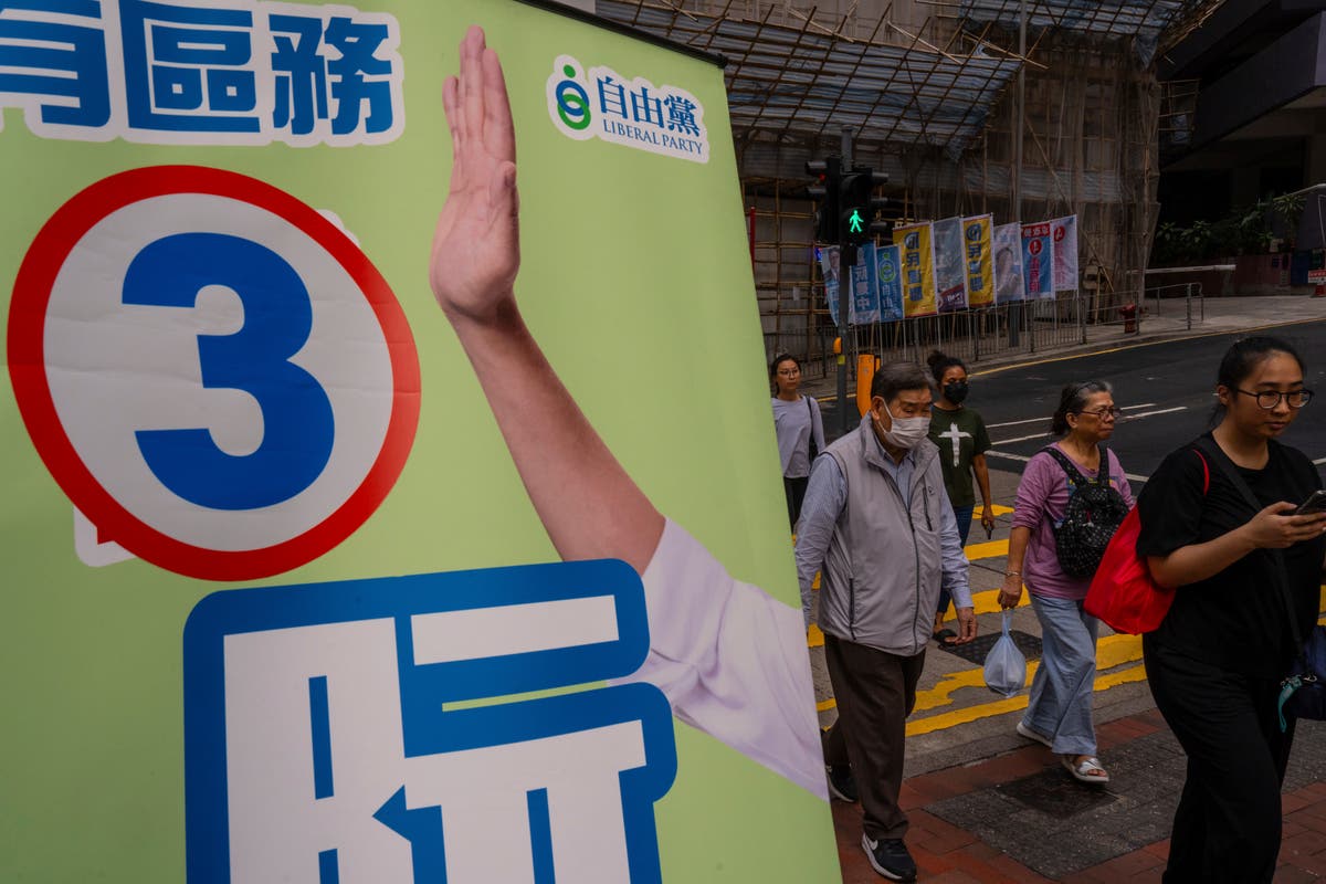 Лидерът на Хонконг похвали избирателната активност, тъй като броят на гласоподавателите достигна рекордно ниско ниво