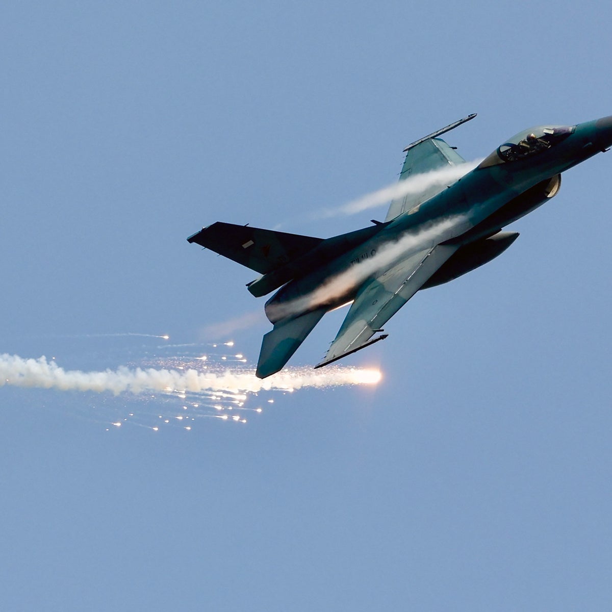 US pilot ejects from F-16 fighter jet moments before plane crashes into Yellow Sea off South�Korean�coast during training