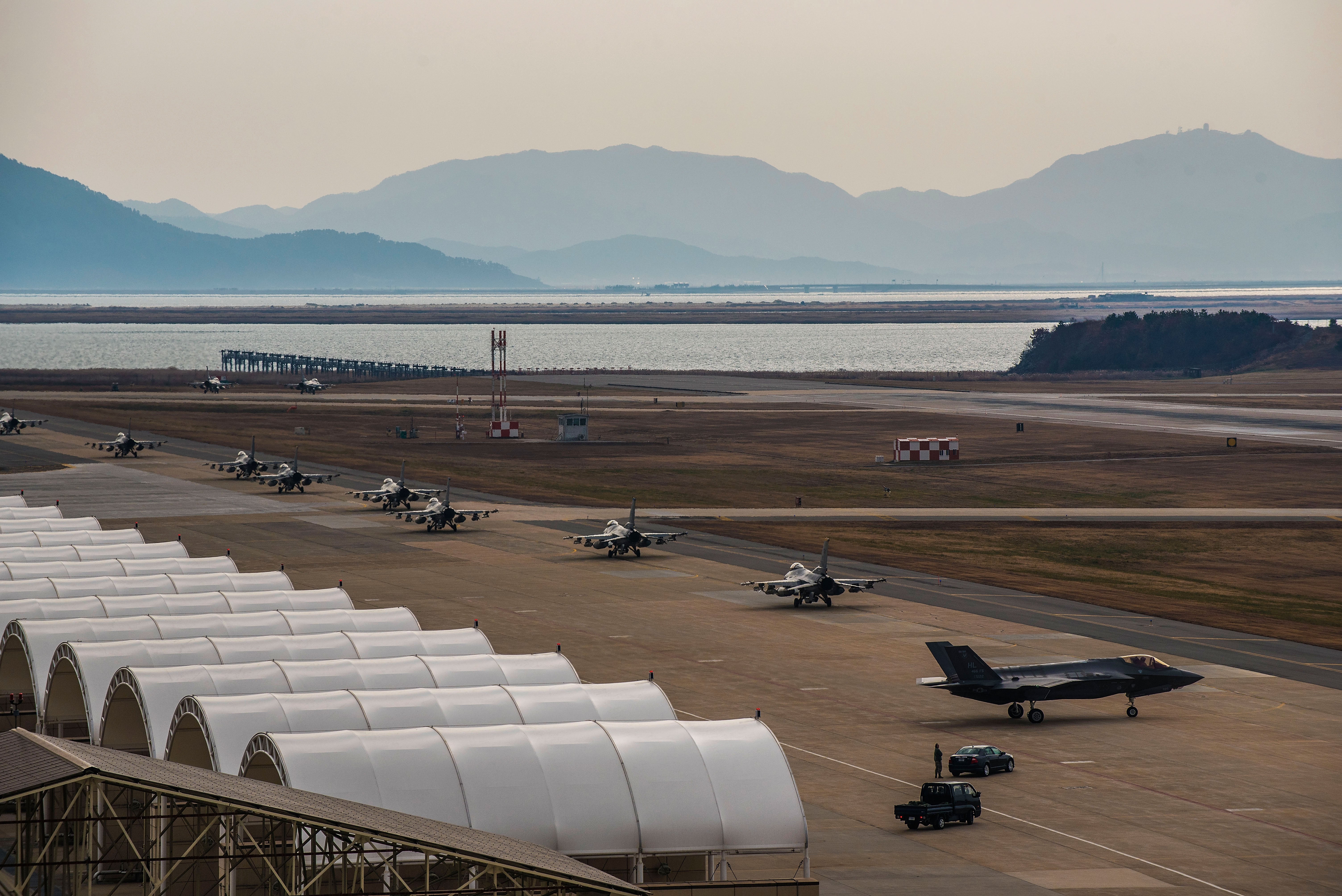 U.S. Air Force F-16 Fighting Falcon and F-35A Lightning II (R) fighter jets taxiing at Kunsan Air Base in 2017 in Kunsan, South Korea