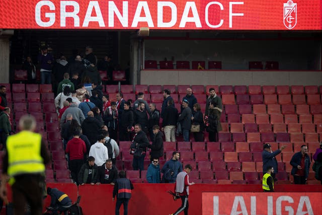 <p>The death of a fan in the stands caused the abandonment </p>