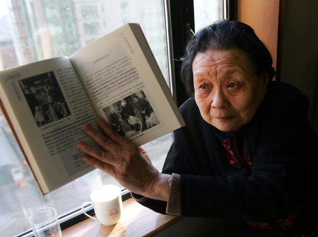 <p>Gao Yaojie in 2007, with her book ‘Prevention of Aids and Sexually Transmitted Diseases’</p>