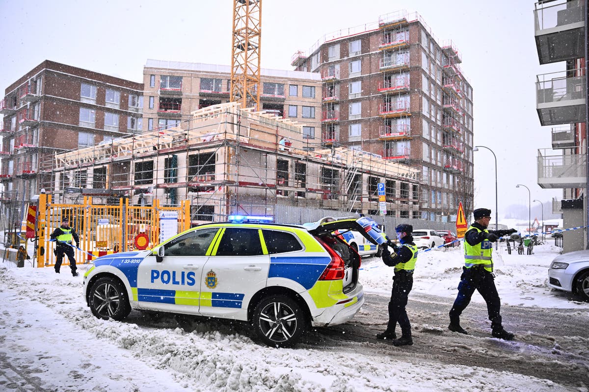 Шведските власти съобщиха, че 5 души са загинали, когато строителен асансьор се е разбил на земята