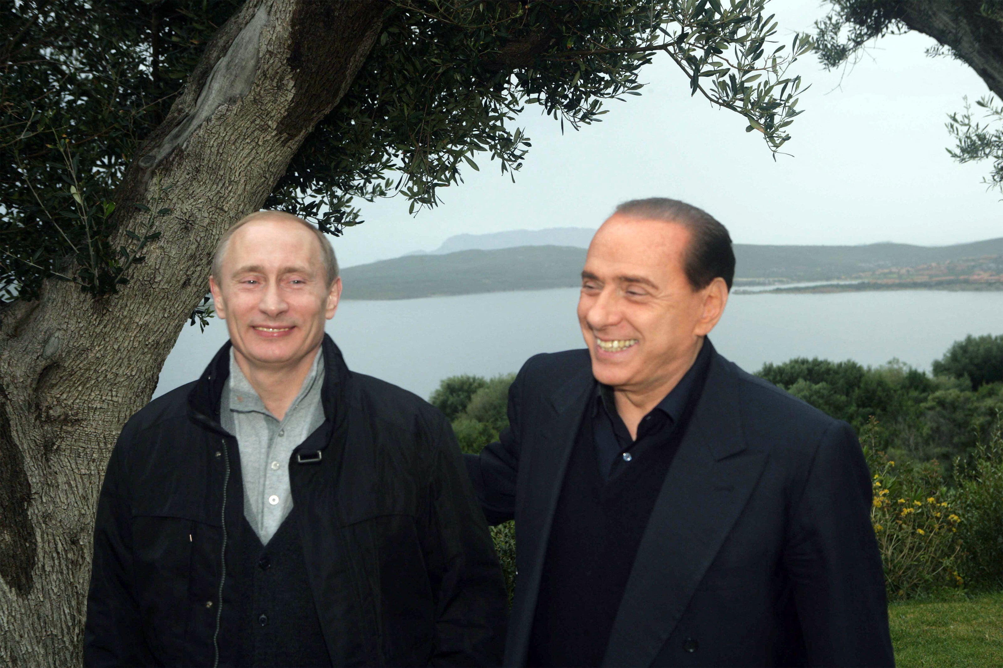 Putin (L) and the late Italian prime minister Berlusconi at the latter private summer residence villa 'La Certosa'