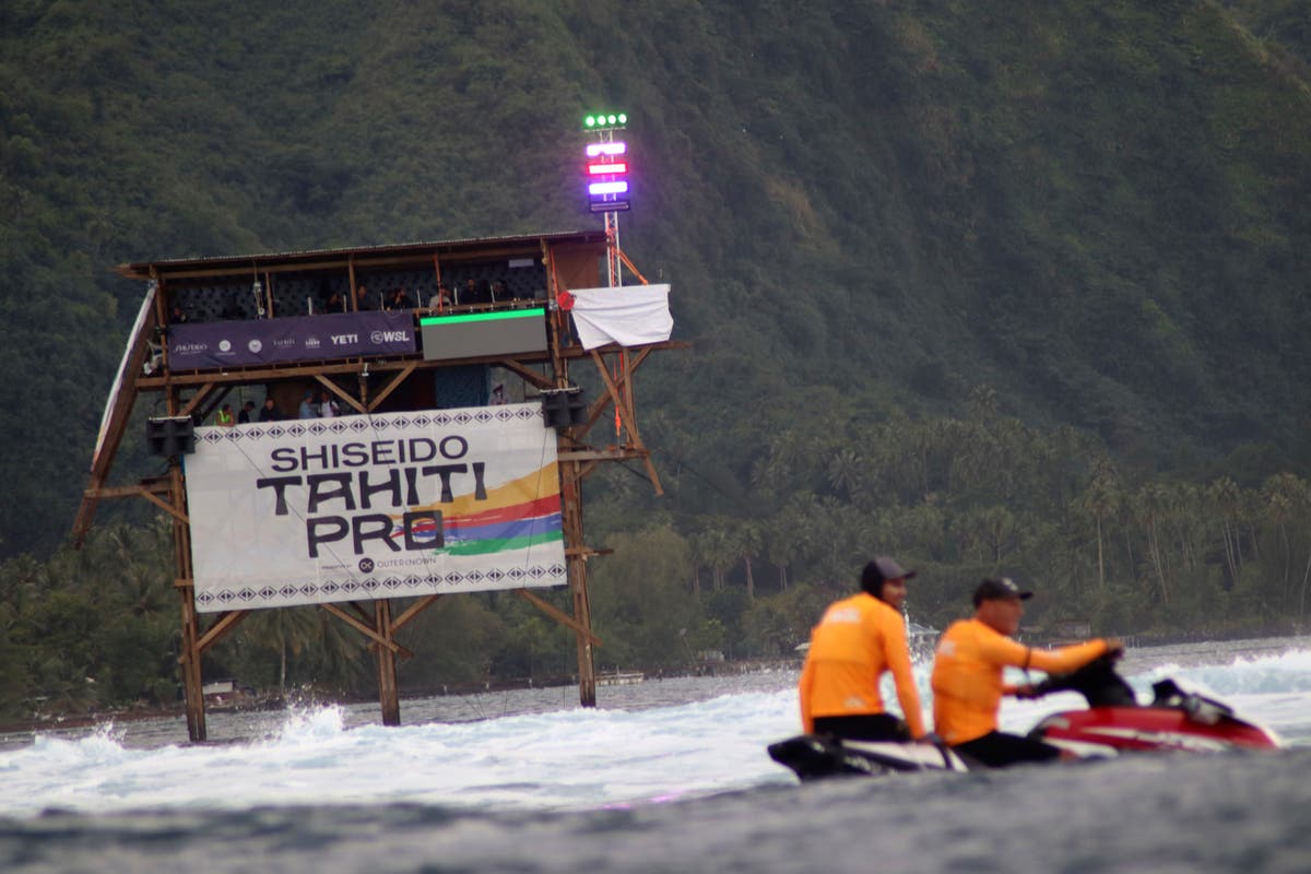 Подновяване на работата в легендарния олимпийски обект за сърфиране в Таити след скандала заради щетите върху кораловия риф