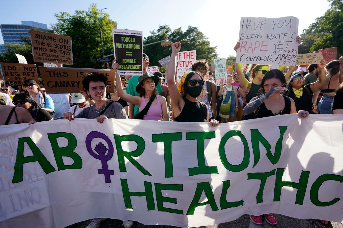 Кейт Кокс поиска аборт в Тексас. Съдът отказа, защото тя не показа, че животът й е в опасност