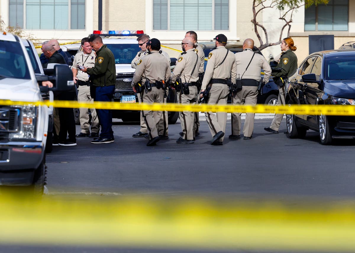 Мъж застреля жена и 3 деца, а след това и себе си, в жилищен комплекс в Лас Вегас, казва полицията