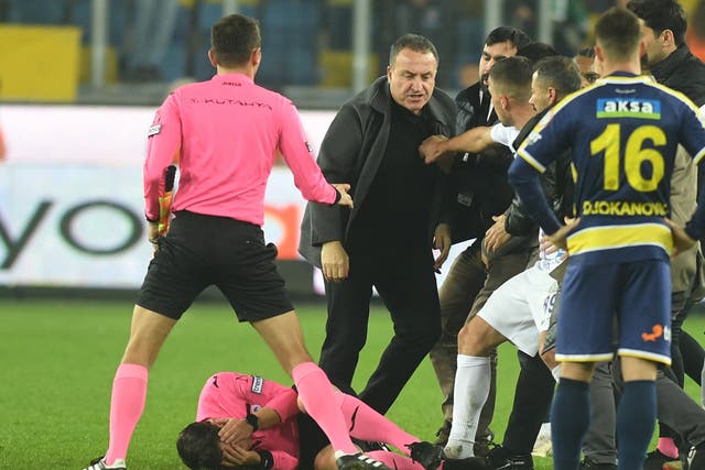 <p>Ankaragucu president Faruk Koca attacked referee Halil Umut Meler, who lay on the ground at the end of their Super Lig home match against Caykur Rizespor </p>
