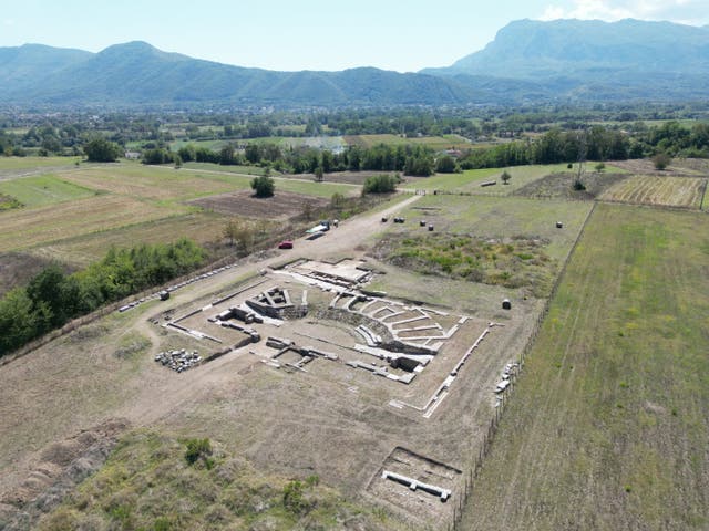 <p>View of the Interamna Lirenas excavation from above and from the North. Photograph taken in September 2023. The remains of a theatre can be seen in the centre, with the remains of the basilica behind it</p>