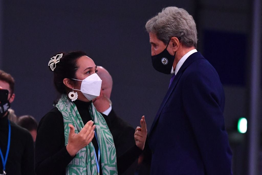 Climate Envoy for the Marshall Islands Tina Stege speaks with US special climate envoy, John Kerry, at Cop26 in Glasgow in 2021