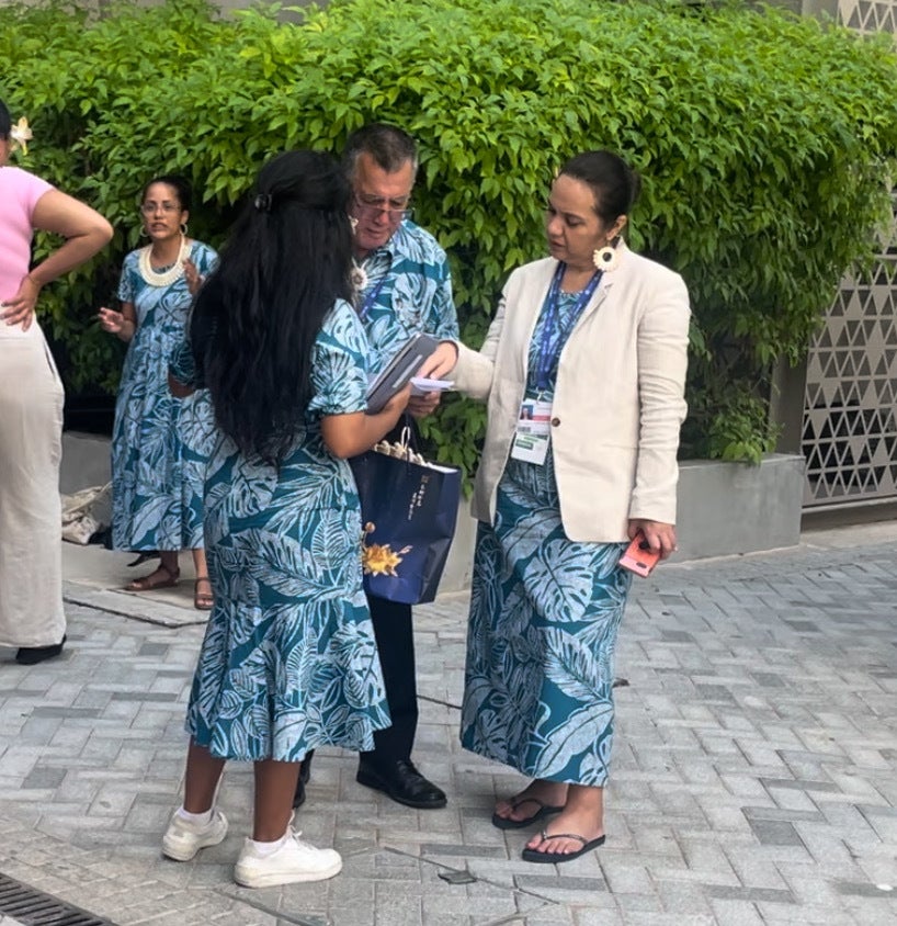 Tina Stege in discussion with members of the Marshall Islands team including Minister John M Silk, the head of delegation