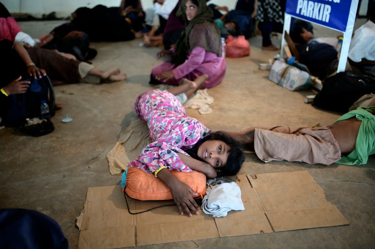 Докато все повече рохинги пристигат с лодки, Индонезия моли международната общност да сподели нейната тежест