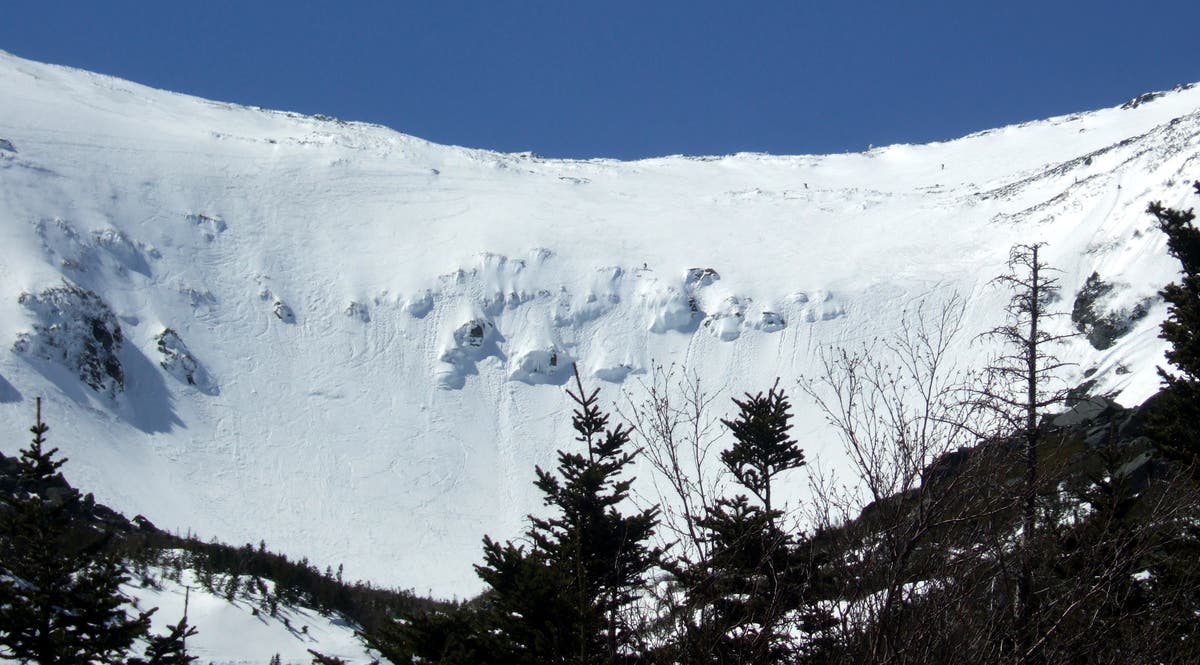 Скиор е тежко ранен след задействане на лавина на връх Вашингтон