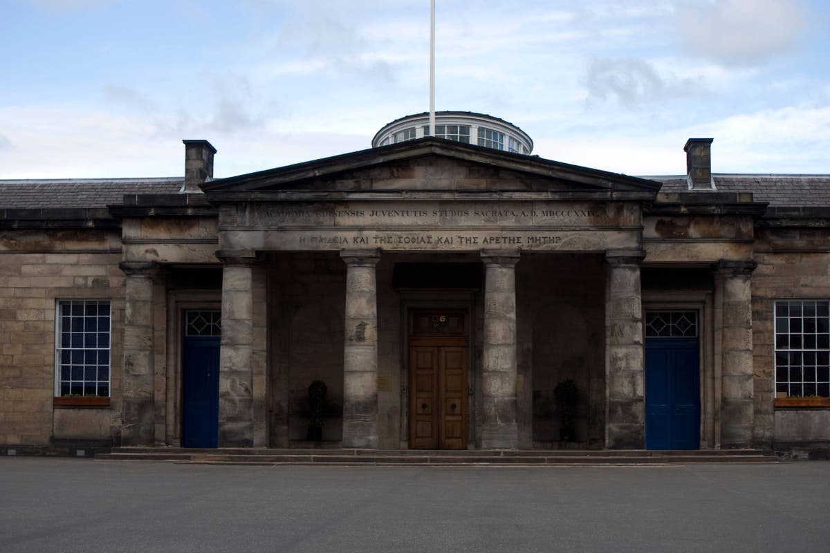 Петима мъже бяха арестувани за предполагаемо историческо насилие в Единбургската академия