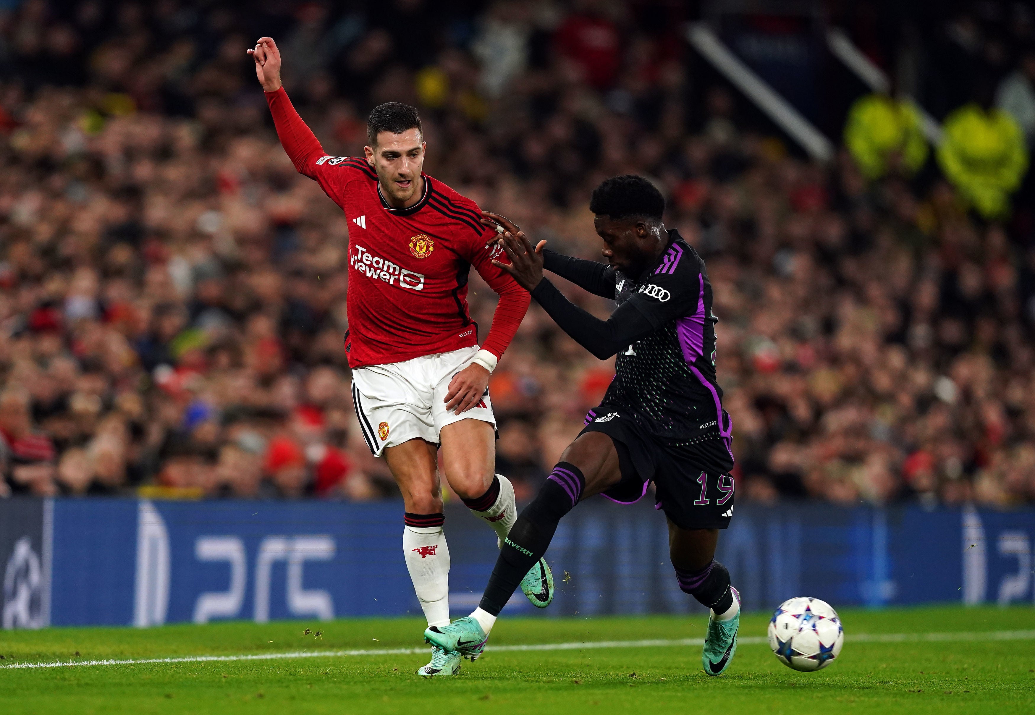 Manchester United vs Bayern Munich LIVE: Champions League score and goal updates as Leroy Sane misses great chance | The Independent