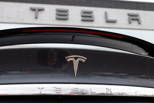 <p>Tesla in self-drive mode smashes into police car in California</p>