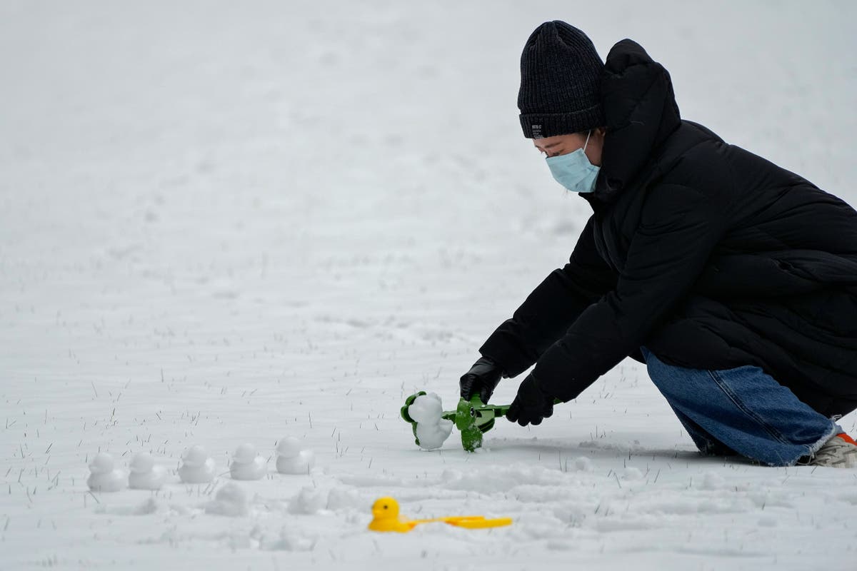 Снегът затваря училища и магистрали в северен Китай за втори път тази седмица