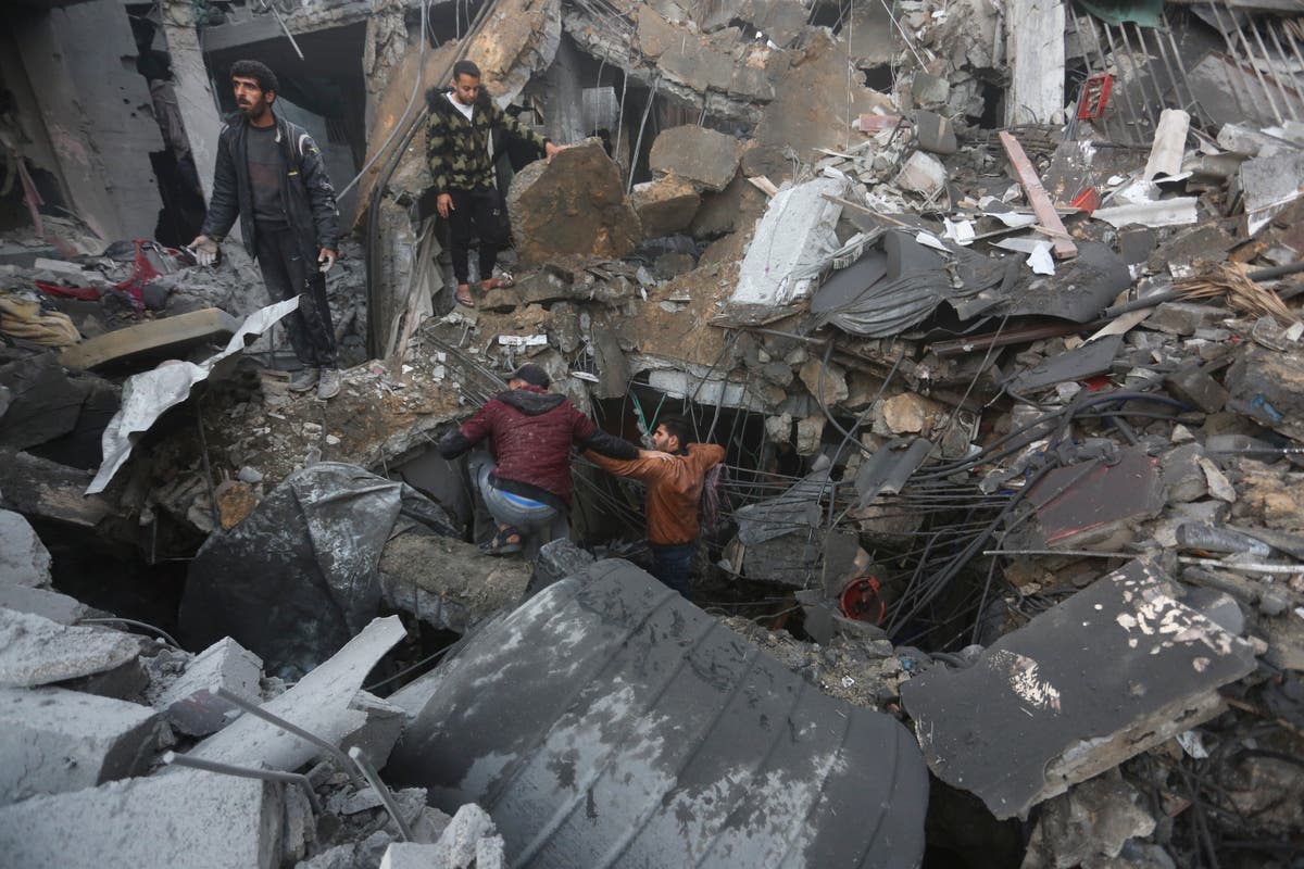 Засада убива 7 израелски войници в град Газа, където битките бушуват седмици в опустошителна офанзива