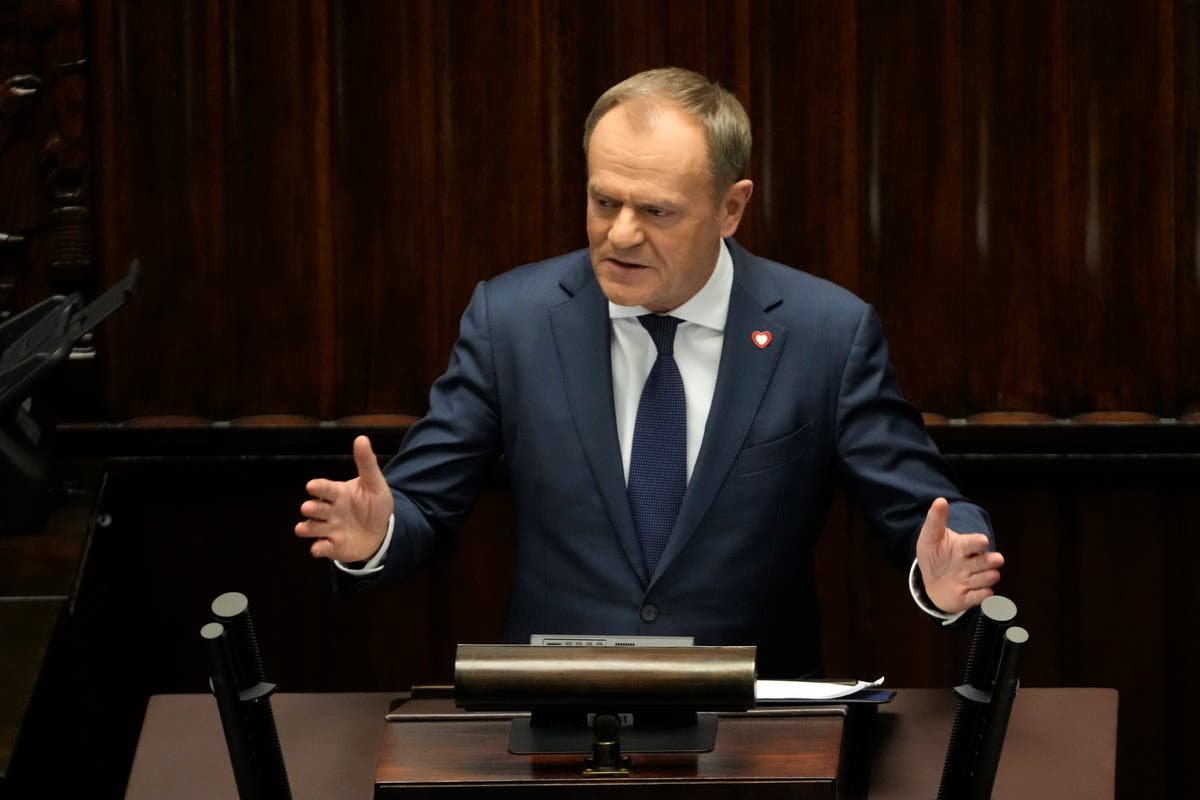 Новият полски министър-председател Доналд Туск полага клетва с правителството си