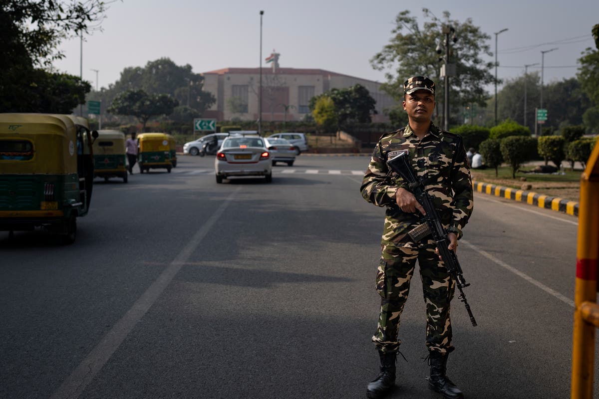 Индийската полиция арестува 4 нарушители за нарушаване на сигурността в парламентарния комплекс