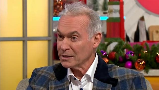 <p>Doctor Hilary Jones shares six tips to avoid a hangover this Christmas.</p>