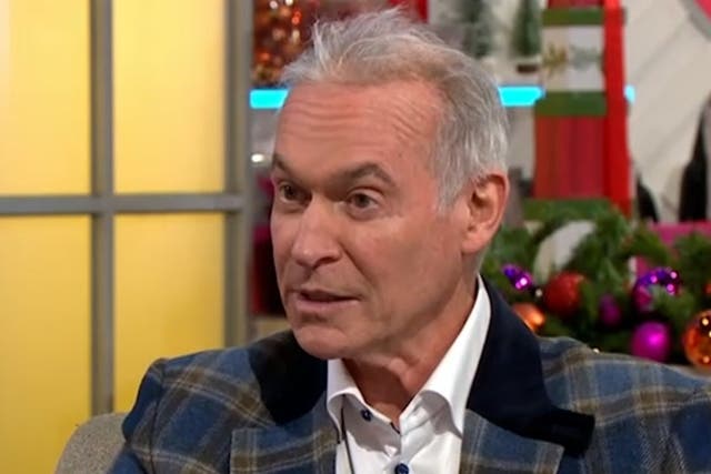 <p>Doctor Hilary Jones shares six tips to avoid a hangover this Christmas.</p>