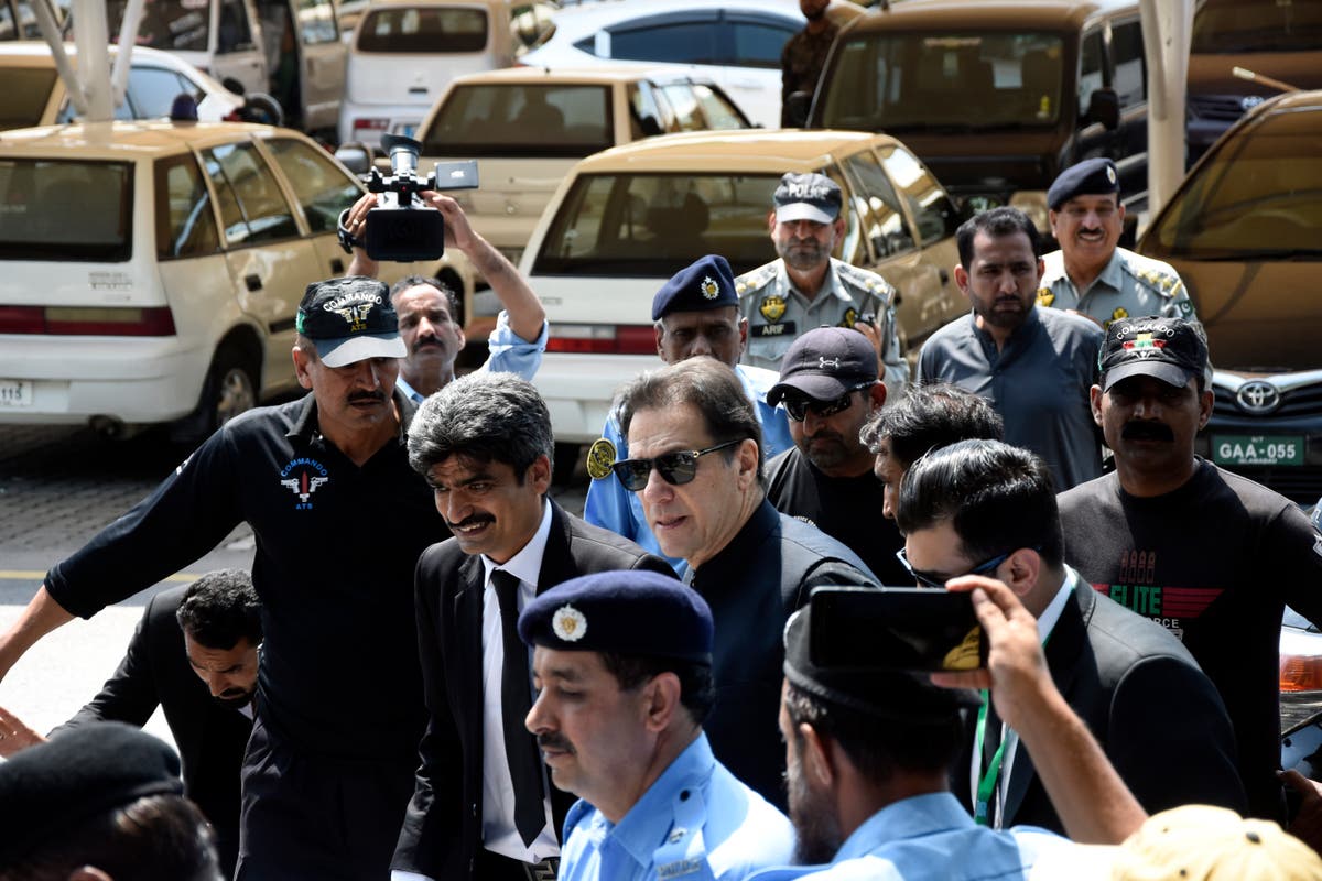 Пакистанският съд казва, че военните процеси срещу 103 поддръжници на Имран Хан