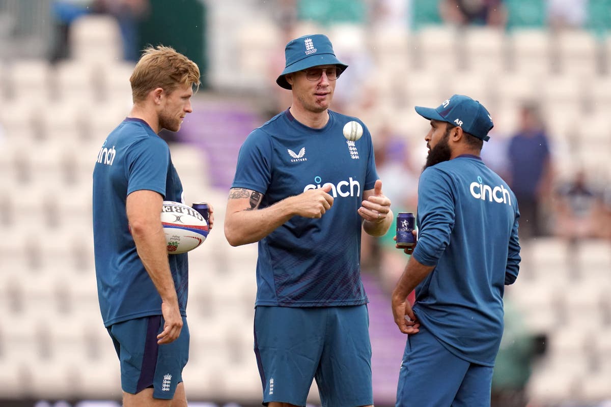 Andrew Flintoff hailed &lsquo;best in the business&rsquo; Adil Rashid while presenting cap