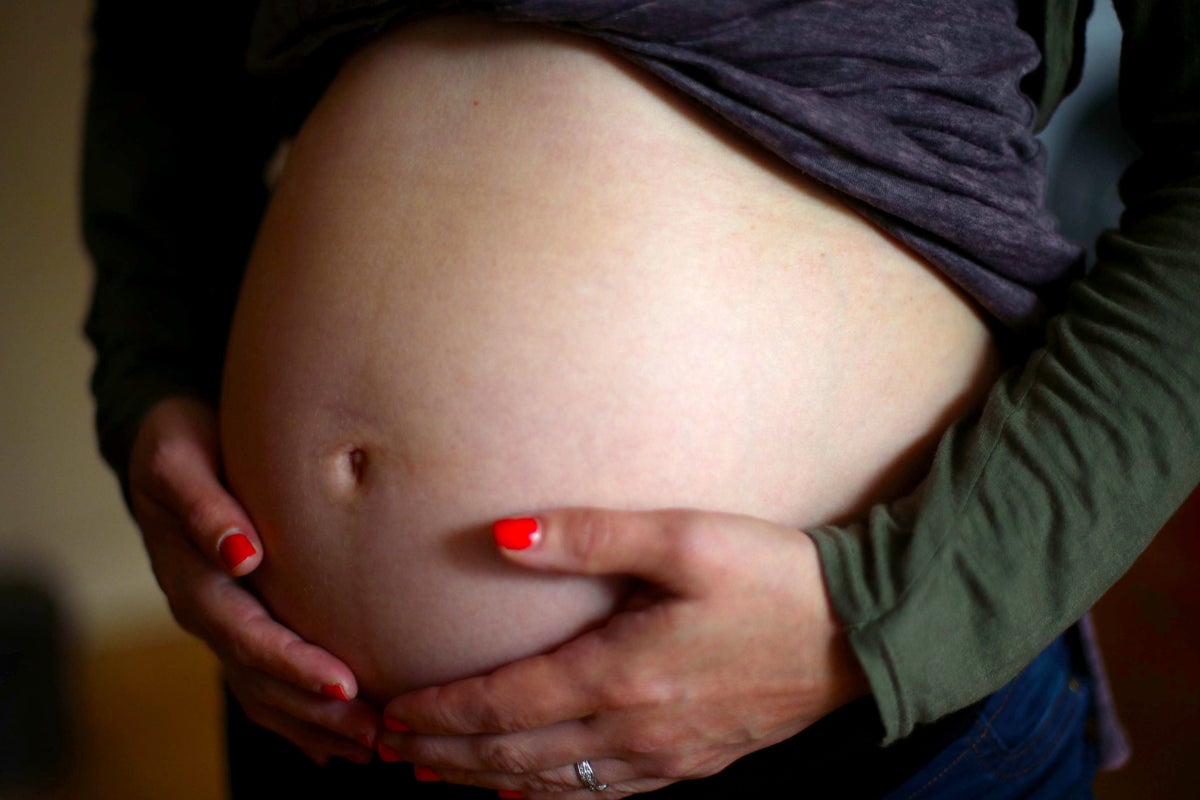 OB-GYN group breaks with CDC and issues own vaccine recommen