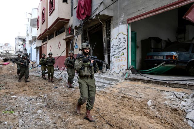 <p>Israeli soldiers operate at the Shajaiya district of Gaza City</p>