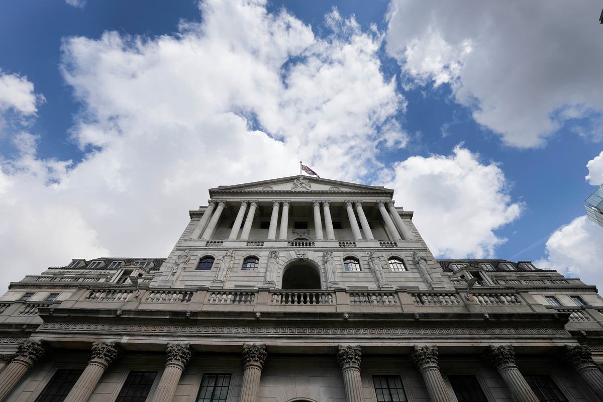 Bank of England е настроена да поддържа лихвените проценти на 15-годишен връх въпреки притесненията за икономиката