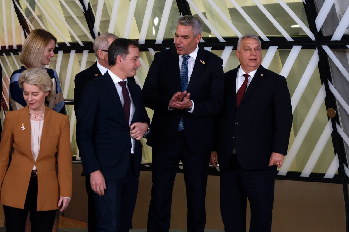 Орбан дойде на срещата, обещавайки да блокира плановете на своите