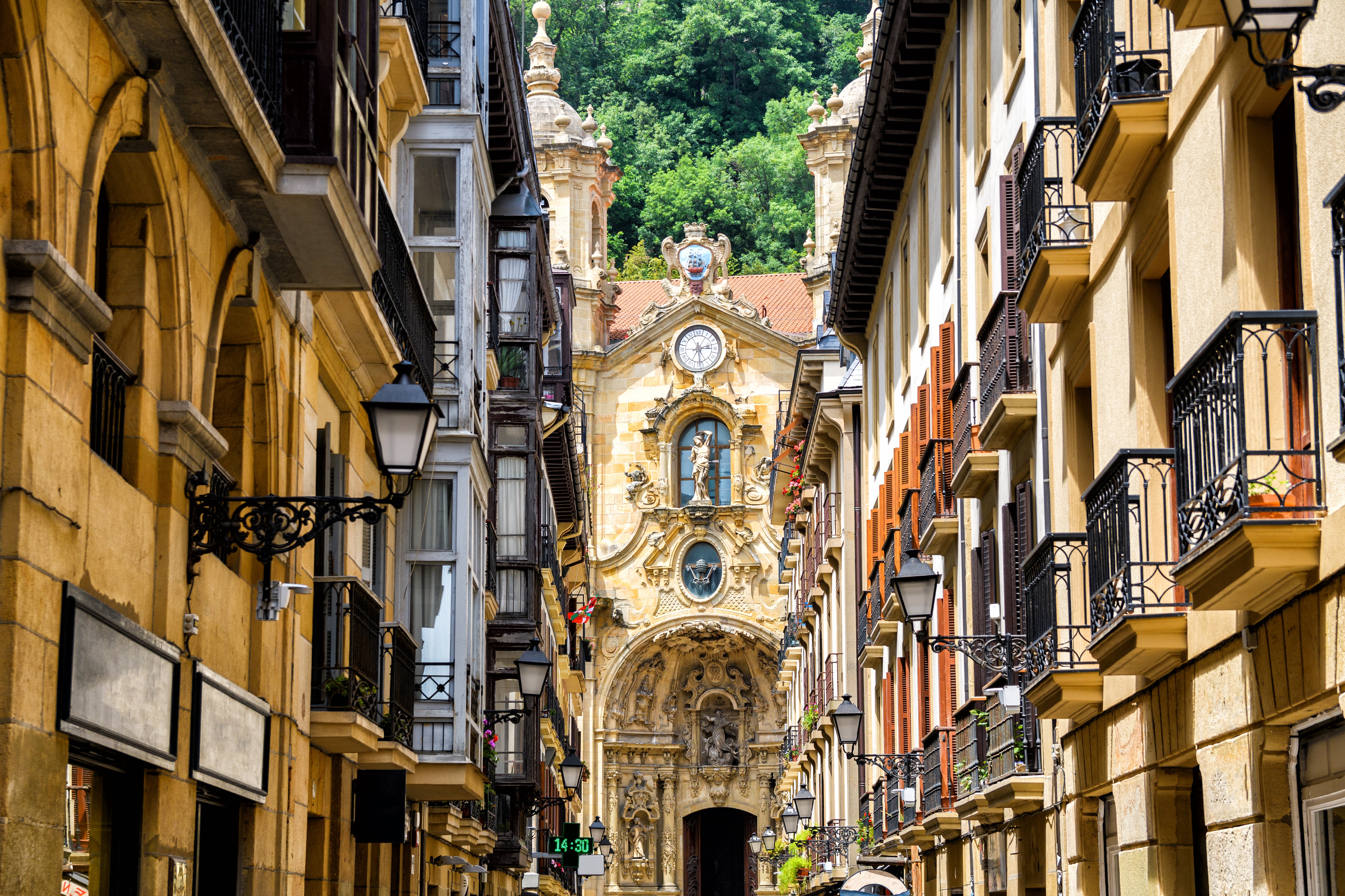 Enjoy Basque culinary delights in stunning San Sebastien