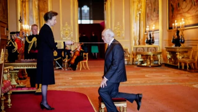 <p>The Crown star Jonathan Pryce reflects on ‘awkward’ meeting with Princess Anne.</p>