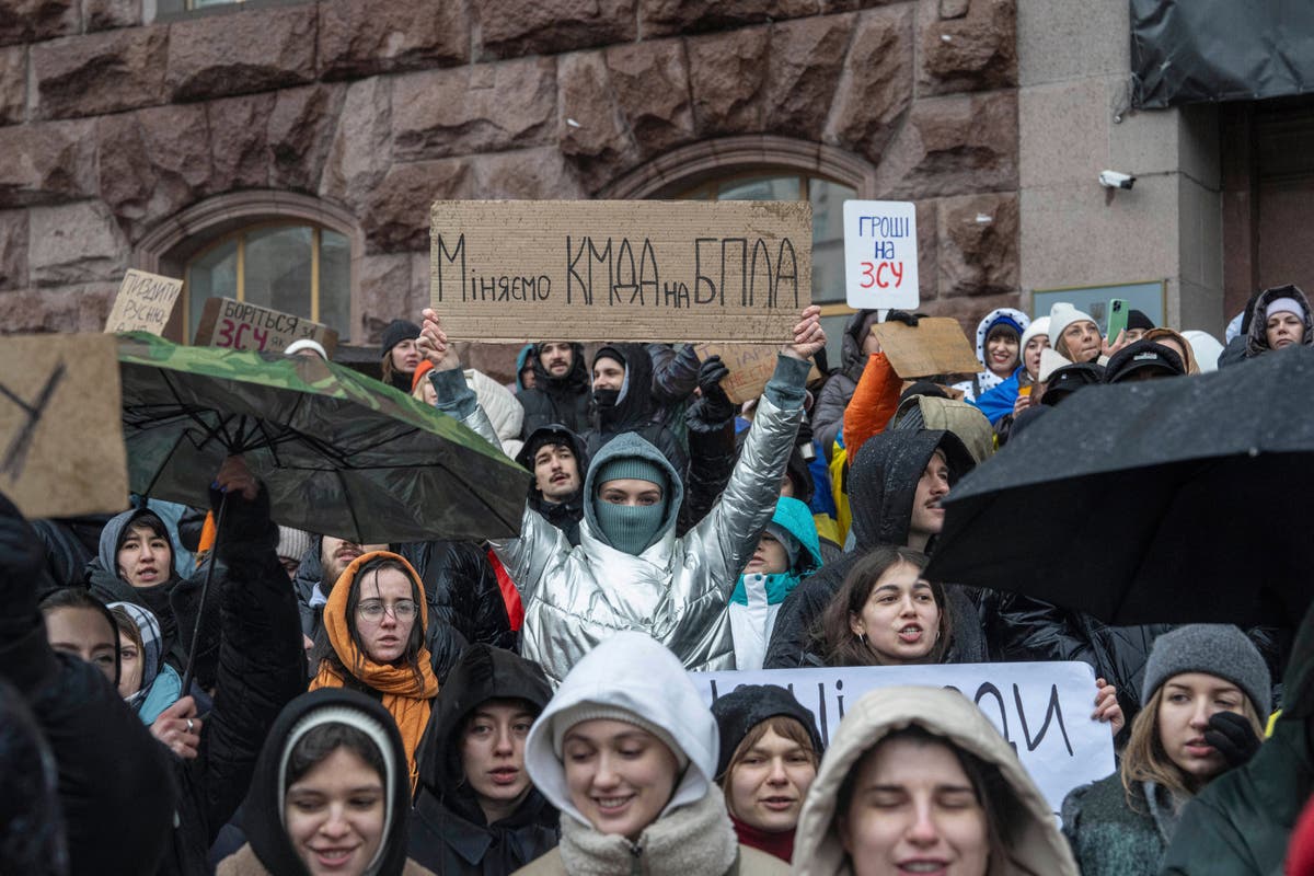 Протестиращите в Киев настояват за повече разходи за военните усилия на Украйна и по-малко за местни проекти