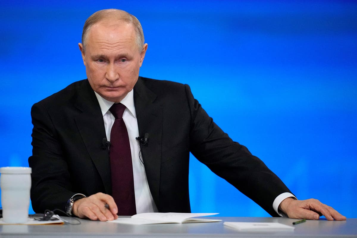 Критични текстови съобщения грееха на екрана пред Путин на пресконференцията в края на годината