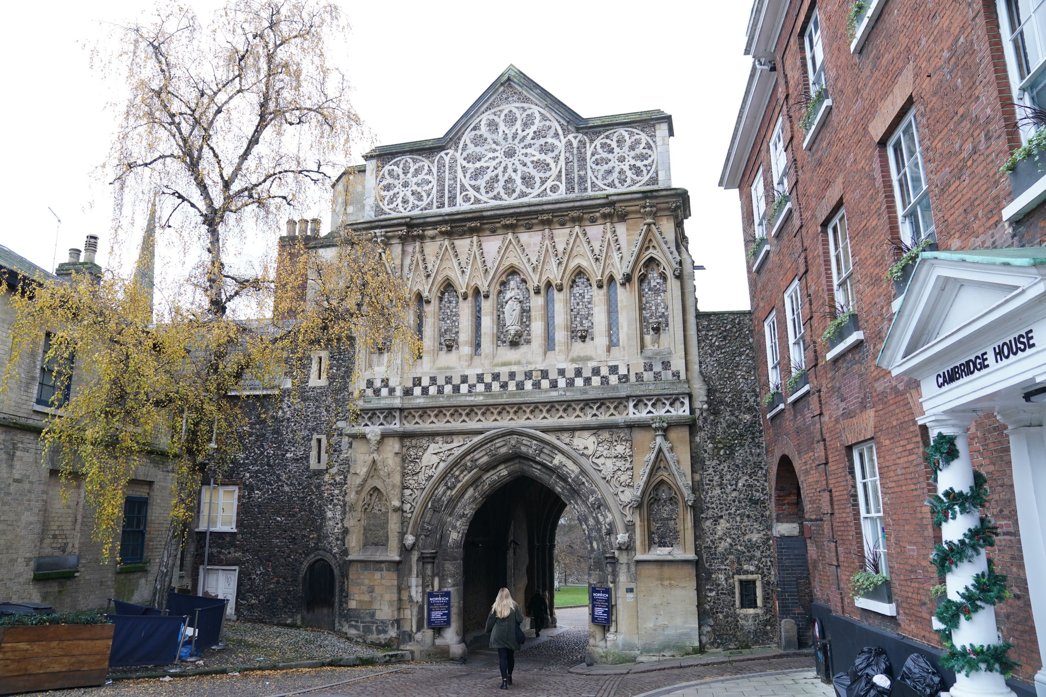 <p>She then made her way to Norwich Cathedral via Queens Street at 2:48pm</p>
