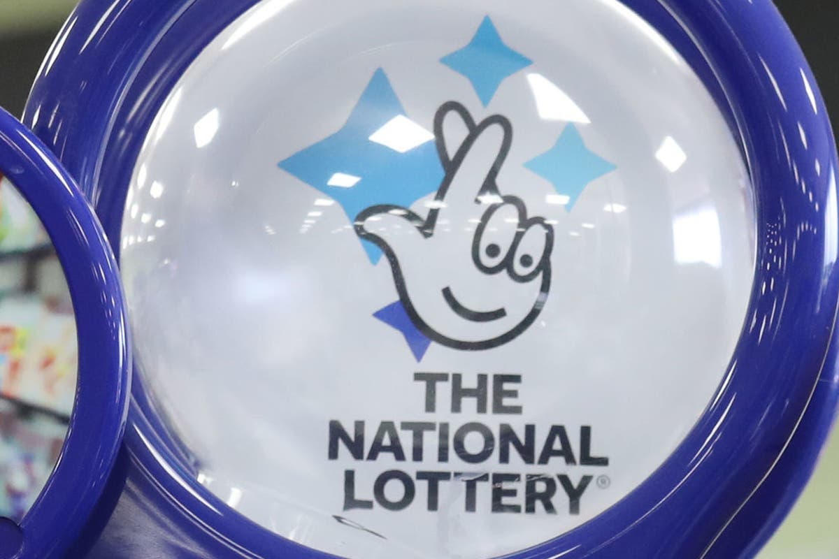 Играчът на Националната лотария на Обединеното кралство спечели джакпот от £1 милион дни преди Коледа - но все още не го е получил
