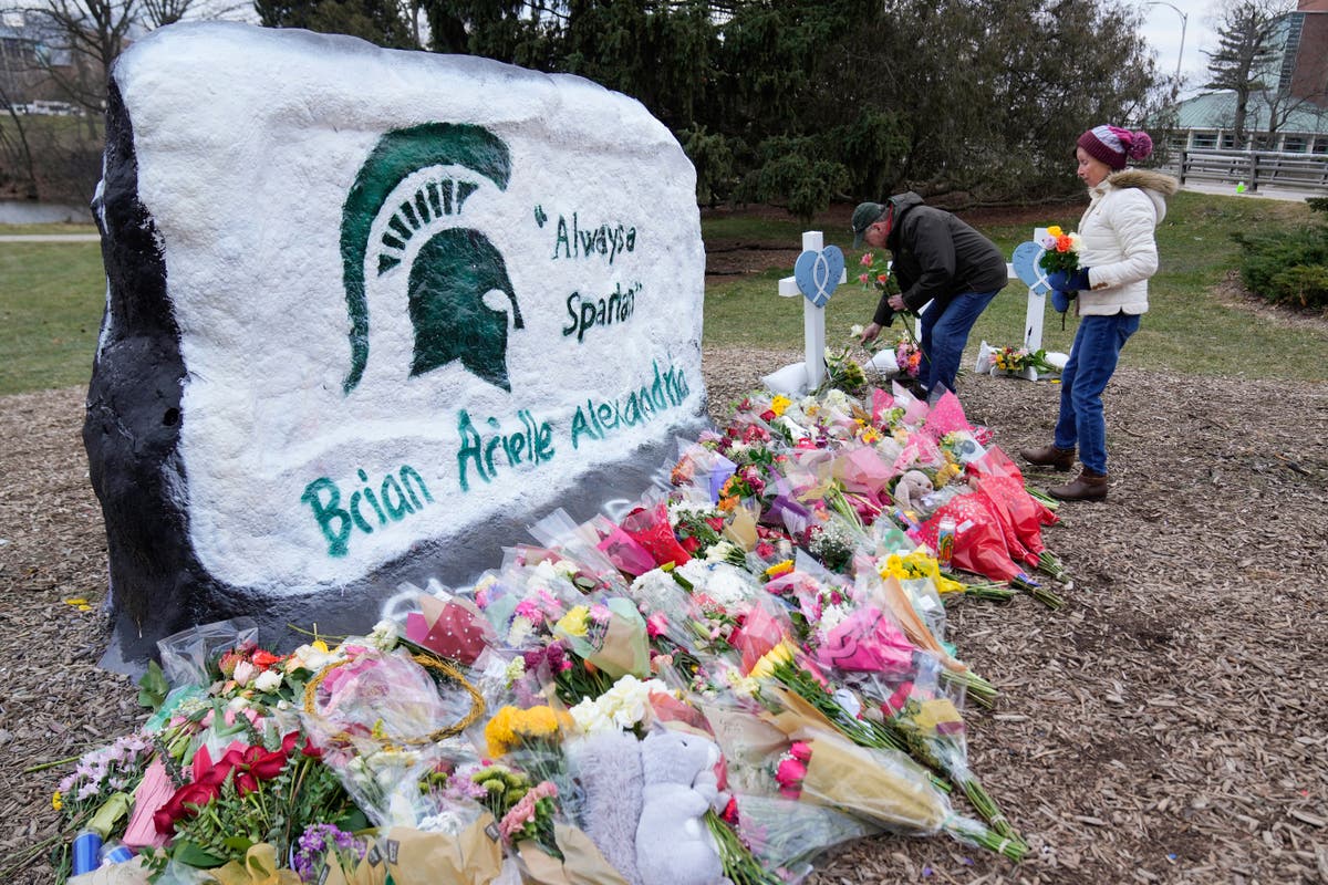 Щатът Мичиган постига споразумения със семейства на ученици, убити при масова стрелба