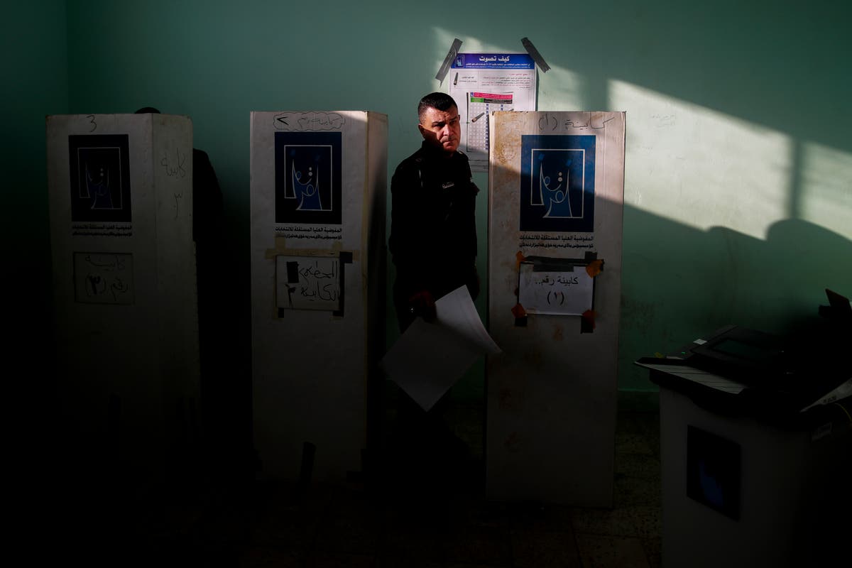 Апатията на гласоподавателите и опасенията относно насилието бележат първите провинциални избори в Ирак от десетилетие