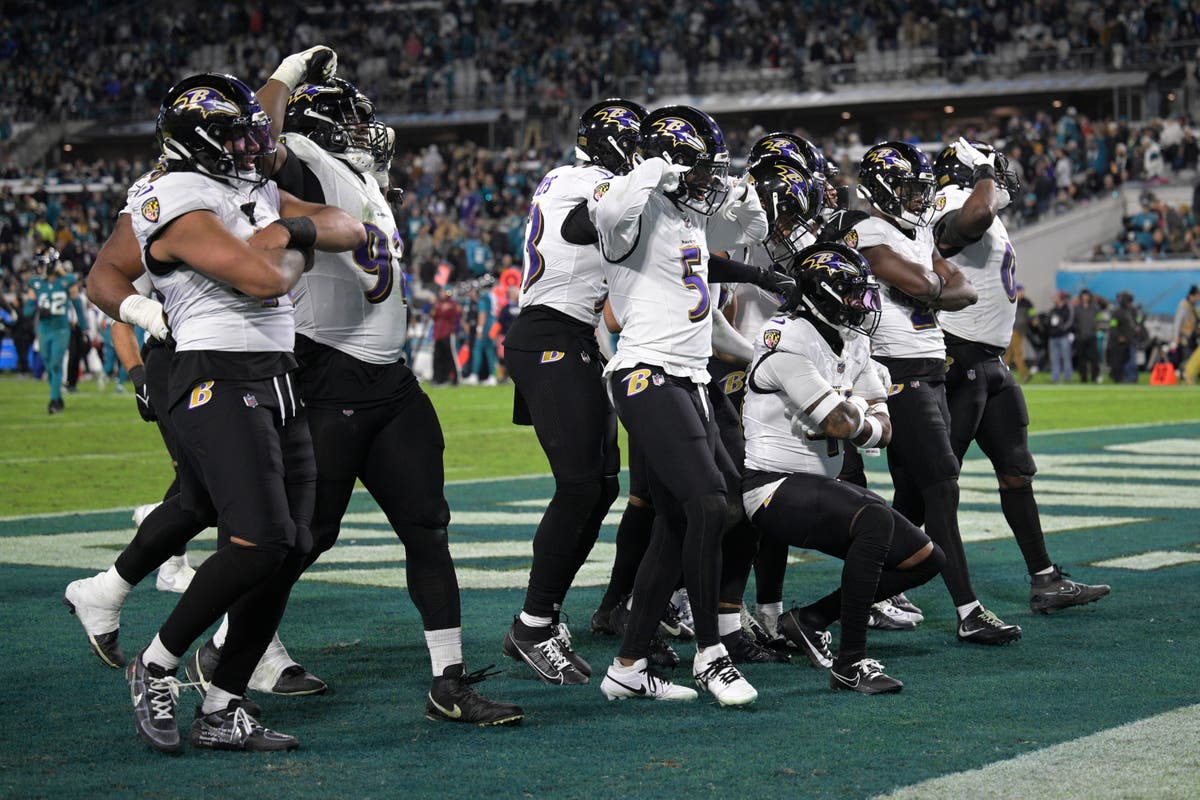 Ravens победиха предразположените към грешки Jaguars с 23-7 за 4-та поредна победа и спечелиха място в плейофите на AFC