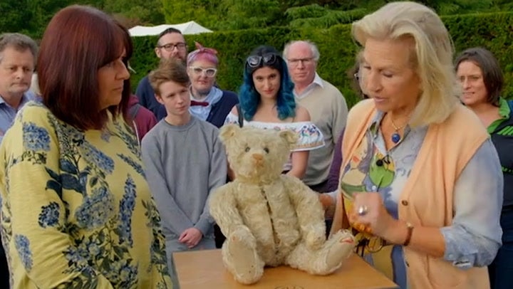 <p>Antique Roadshow guest finds out teddy bear she’s kept in plastic bag is worth huge amount.</p>