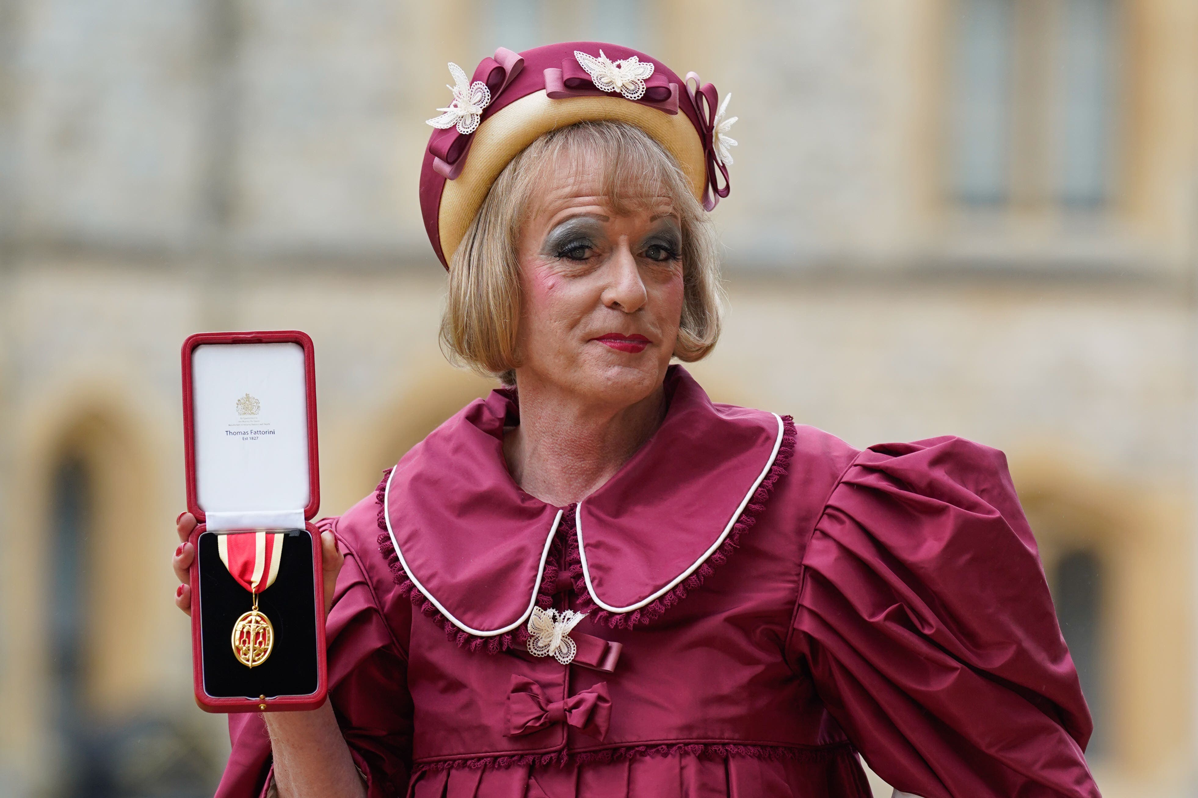 Sir Grayson Perry says energy firm EDF raised electricity bill from £300 to £39k - Vimarsana News