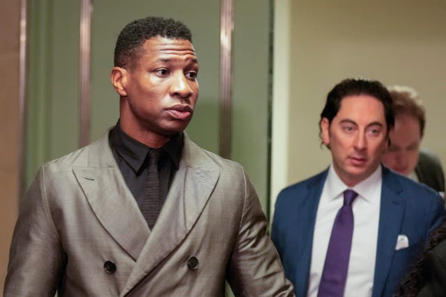 <p>Jonathan Majors, left, enters a courtroom at the Manhattan criminal courts in New York, Monday, Dec. 18, 2023. The actor is accused of assaulting his then-girlfriend as the two struggled over a phone in the back seat of a chauffeured car. (AP Photo/Seth Wenig)</p>