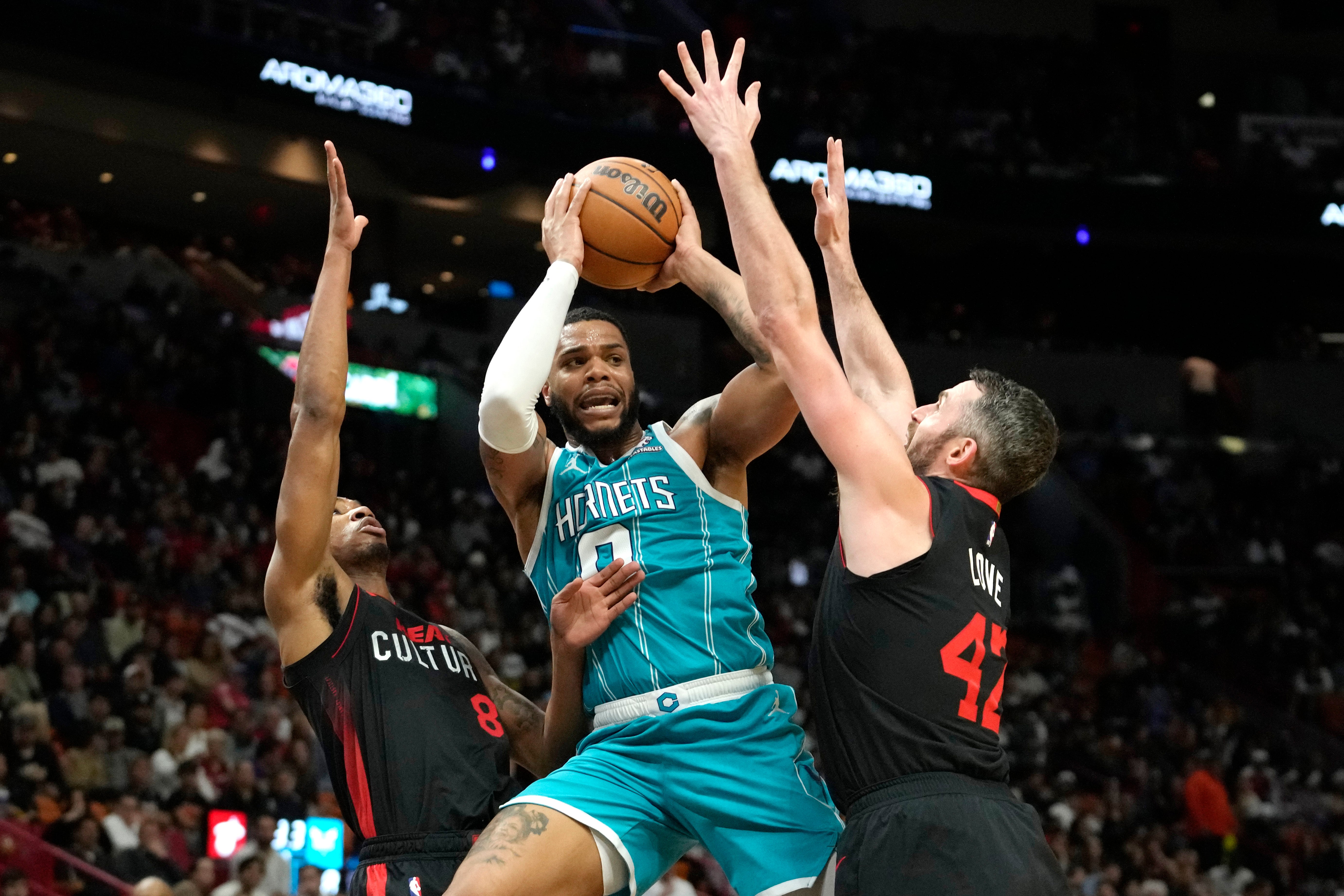 Hornets Heat Basketball