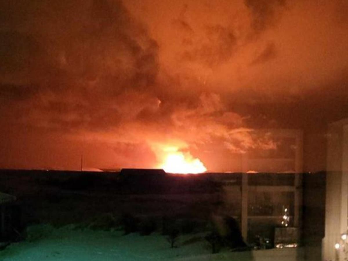 Исландски вулкан на живо: Изригването започва, след като Синята лагуна се затваря и хиляди се евакуират от домовете